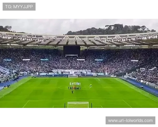 加泰德比观战人数创赛季新高，球迷TIFO致敬俱乐部传奇